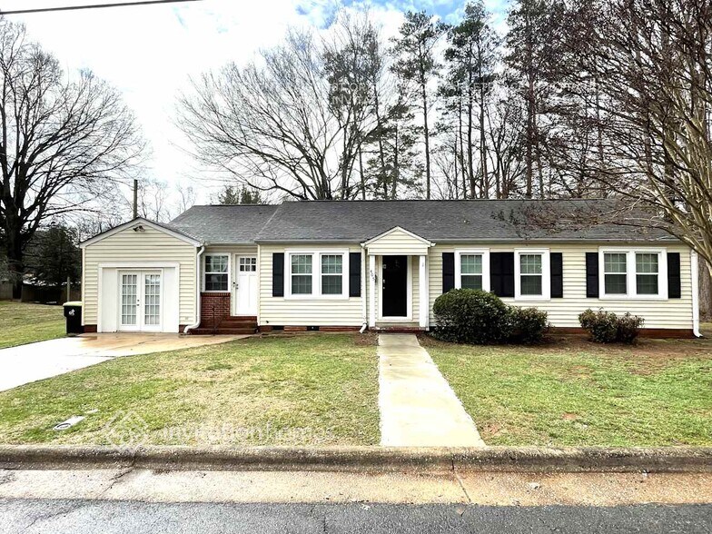Primary Photo - 405 Park St