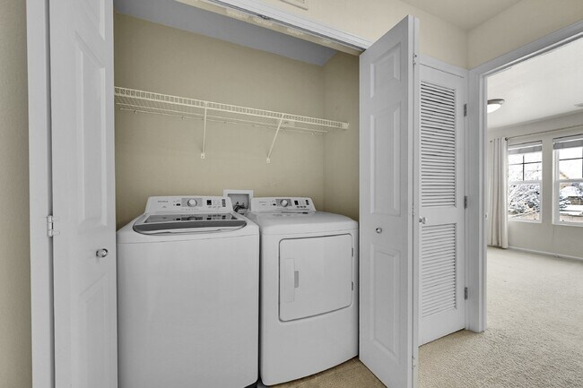 Building Photo - $1,795.95- 2-Bed 2.5 Bath Townhome in Colorado Springs with Fenced-in Yard and Laundry In Unit!