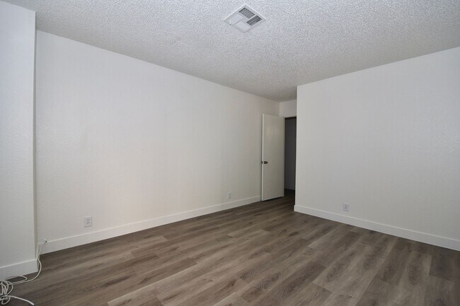 Building Photo - Charming  2 Bed 2 Bath Home at Desert Shores!