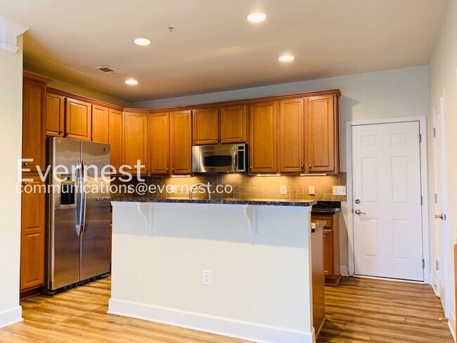 Building Photo - 2336 Brookmoor Ln