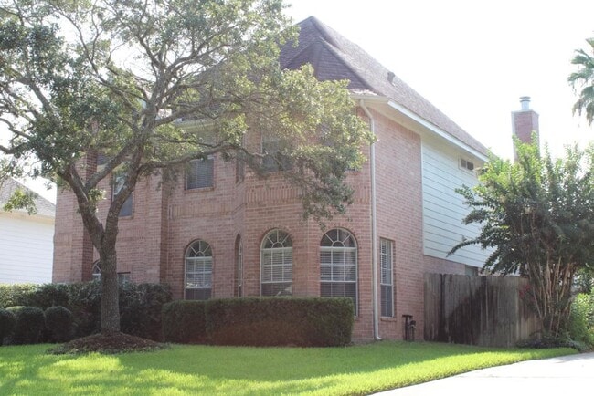 Building Photo - 2411 Rose Hollow Dr