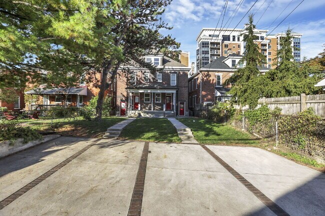 Building Photo - Stunning Restored 4BR Home Steps from Goodale Park & the Short North