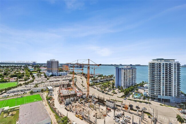 Building Photo - 7601 E Treasure Dr