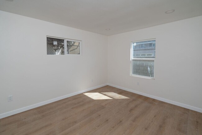 Building Photo - 2400DelM