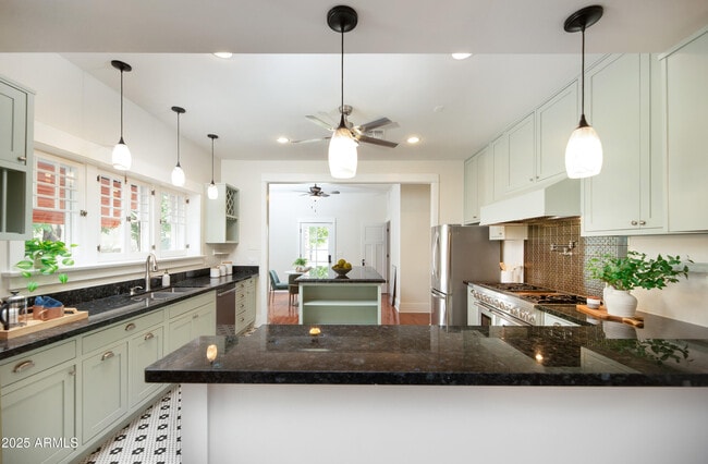 Building Photo - 69 W Lynwood St