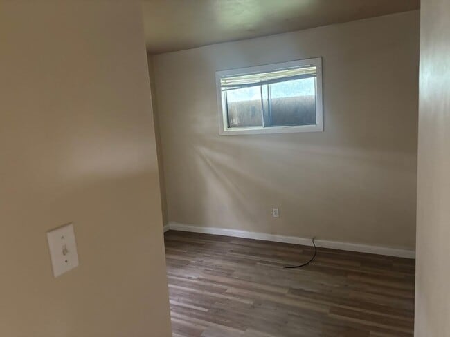 Building Photo - Spacious 3BD/1BA