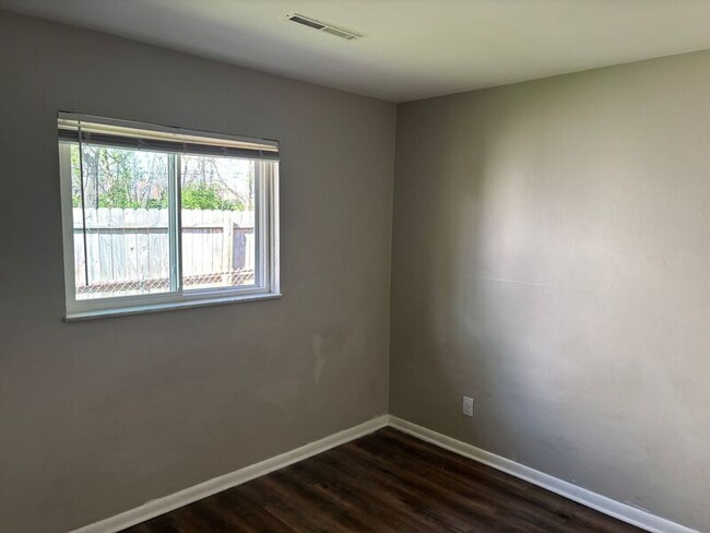 Building Photo - 776 Northview Ave