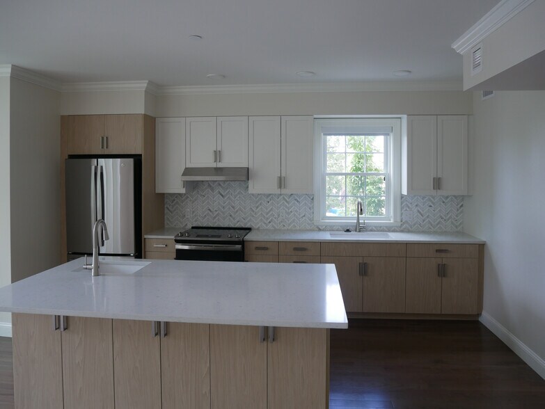 Building Photo - 39 Herrick Rd