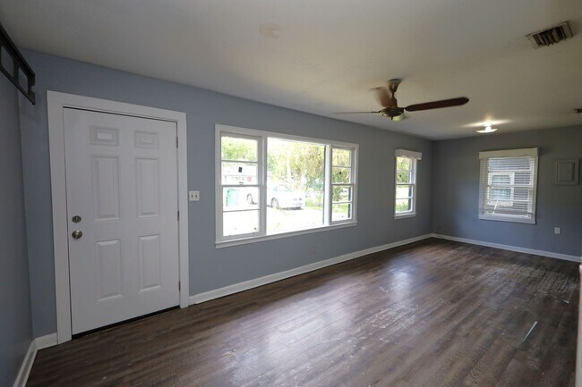 Building Photo - 751 E Brookwood Pl