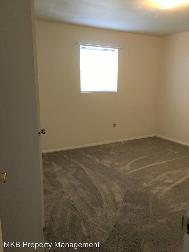 Building Photo - 709 Drew Ave NE