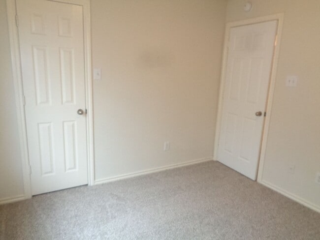 Building Photo - Beautiful 3BR Townhome in Villas of Oakwood Glen – Klein ISD