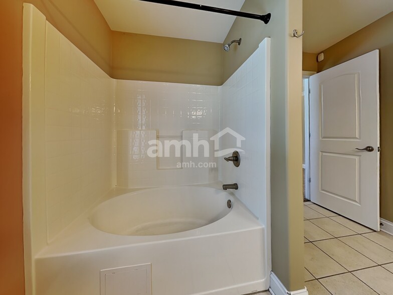 Building Photo - 7807 Chipmunk Ln