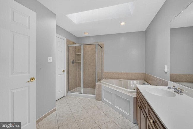 Building Photo - 16 Oak Leaf Ln