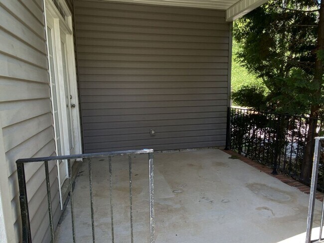 Building Photo - 2 story, 3 Bedroom Corner Lot Home in Corn...