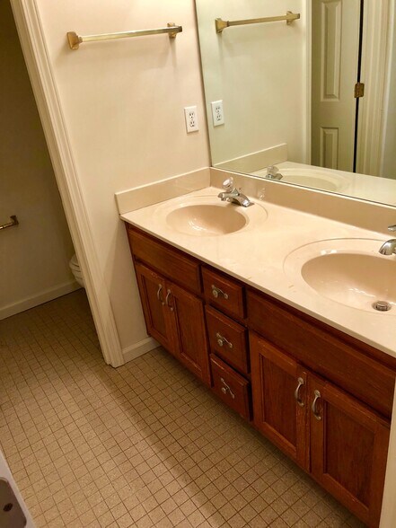 Building Photo - 1146 Northwood Loop