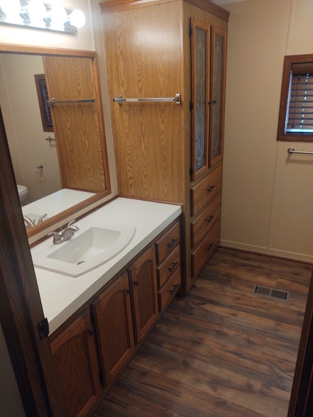 Building Photo - 911 West Ave