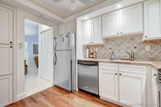 Building Photo - 3221 S Ocean Blvd