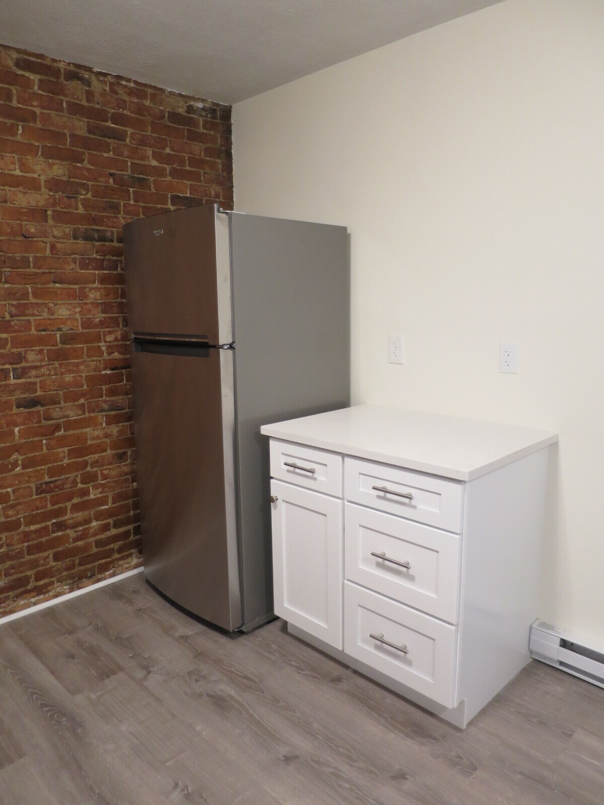 Building Photo - 3 Elm St