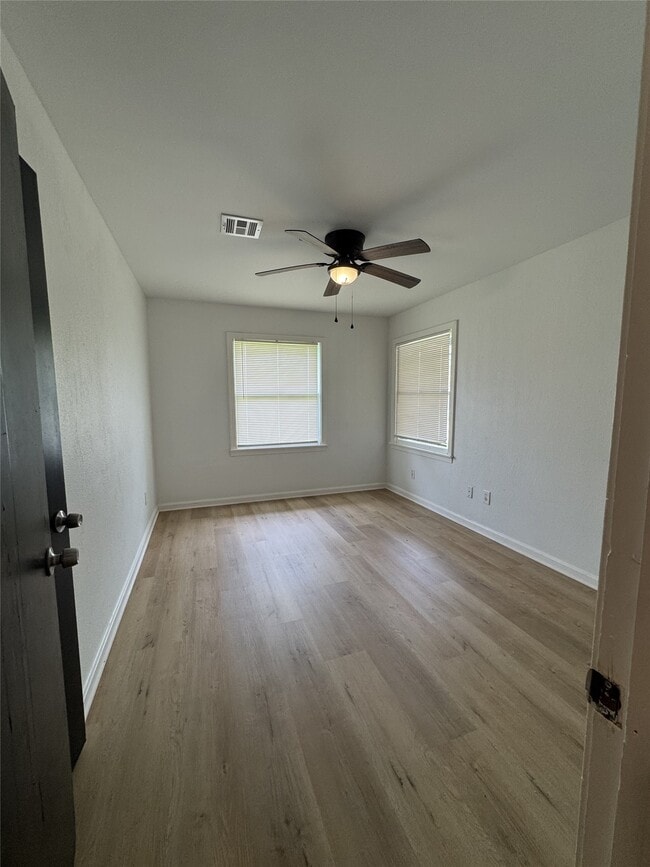 Building Photo - 612 Sunset Ln