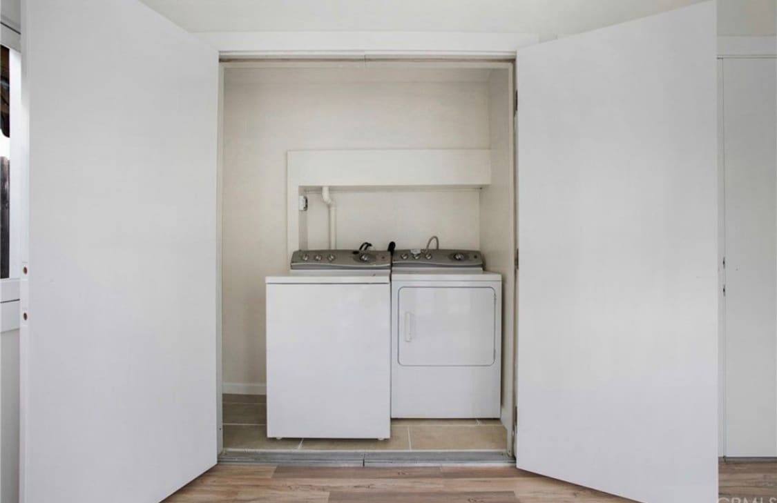 Washer and dryer in detached back unit - 2213 Arizona Ave