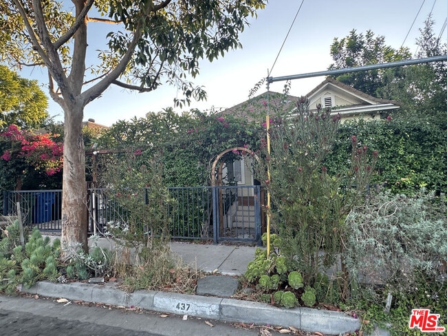 Building Photo - 437 S Ave 20