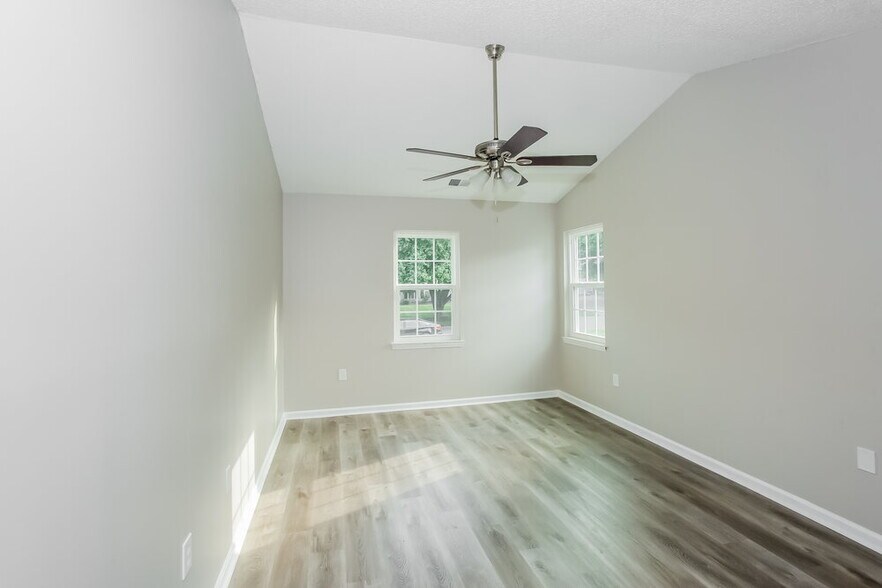 Building Photo - 10641 Starwood Ave