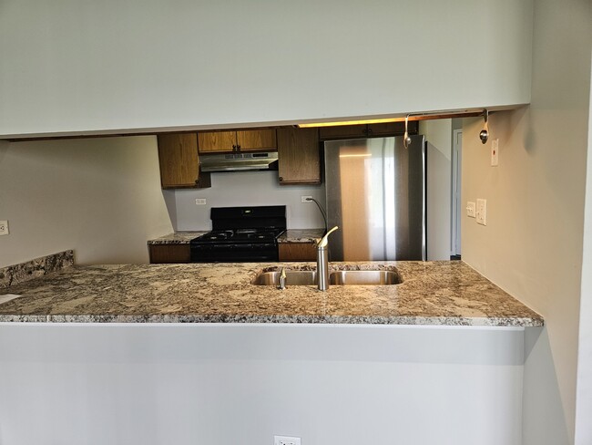 Building Photo - 65 S Golfview Ct