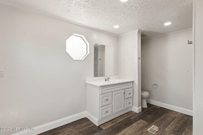 Building Photo - 97119 Diamond St