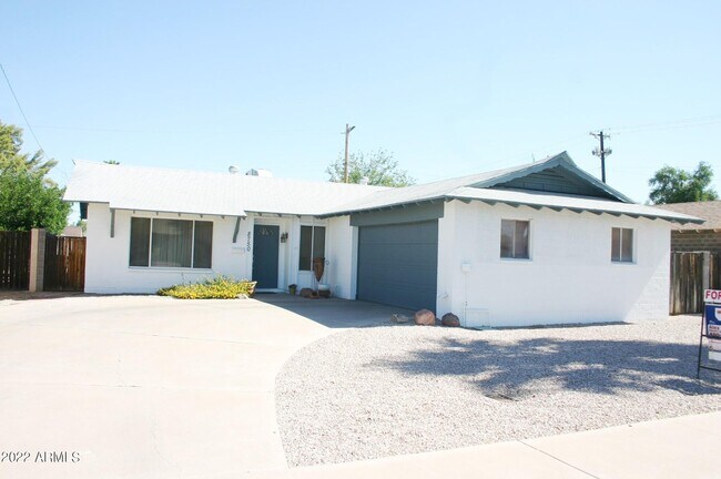 Building Photo - 8750 E Plaza Ave
