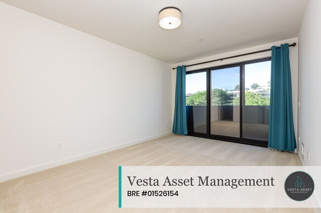 Building Photo - Welcome Home to Dogpatch's Finest