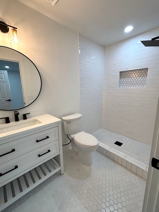 Building Photo - 2695 Ocean Dr