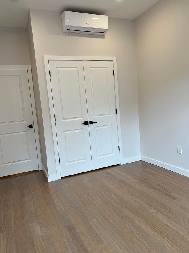 Building Photo - 107 Magazine St