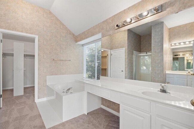 Building Photo - 803 Cashew Ln