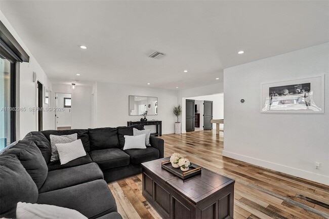 Building Photo - 915 NW 7th St