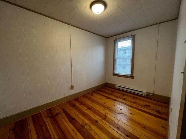 Building Photo - 525 W Church St