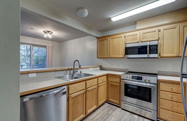 Primary Photo - 3 Bed 2 Bath Second floor Condo - HALF OFF...