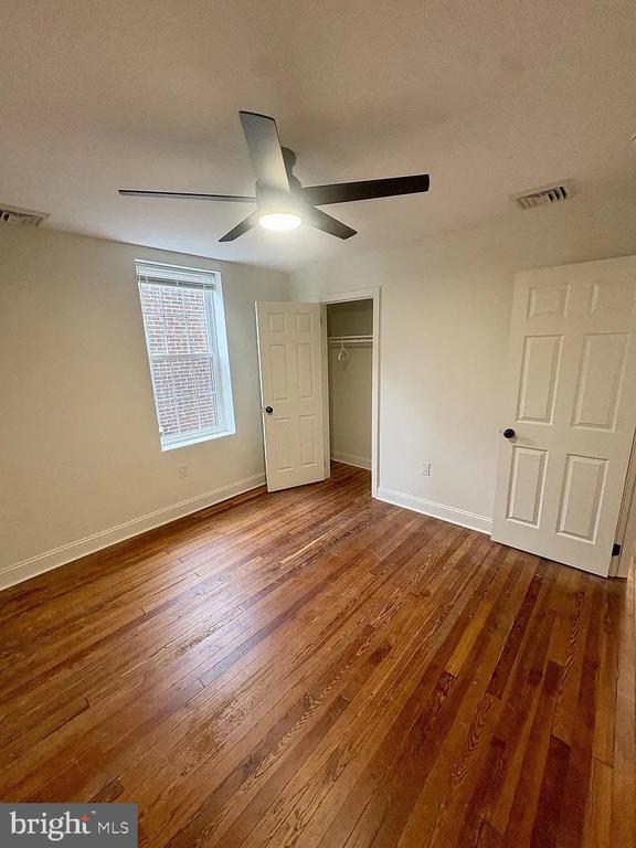 Building Photo - 4462 E Thompson St