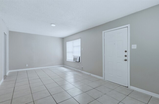 Building Photo - 1228 5th Ave N