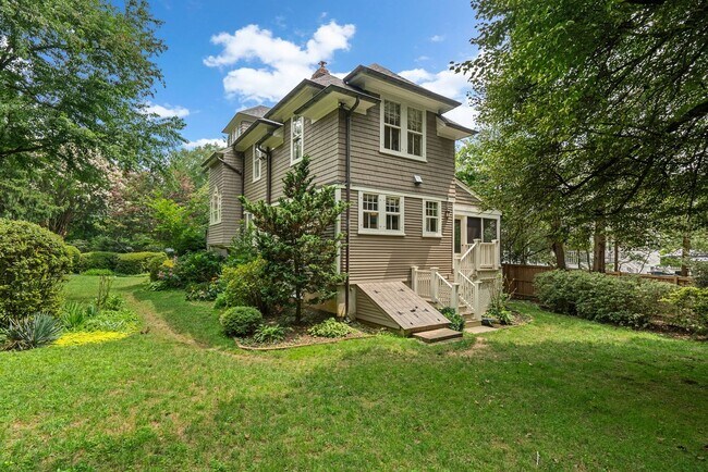 Building Photo - 4 Bed 3.5 bath - Kensington Victorian - Mo...