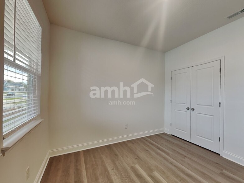 Building Photo - 9139 Henley Ave