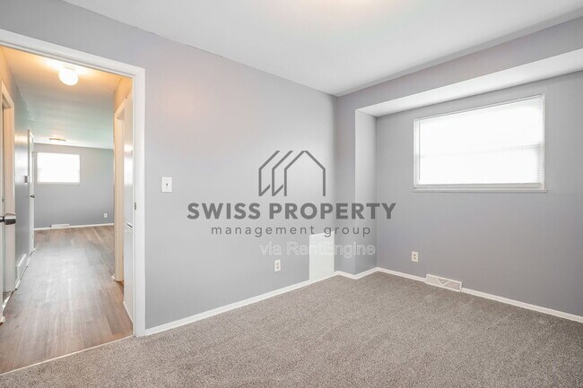 Building Photo - 1642 Marina Dr