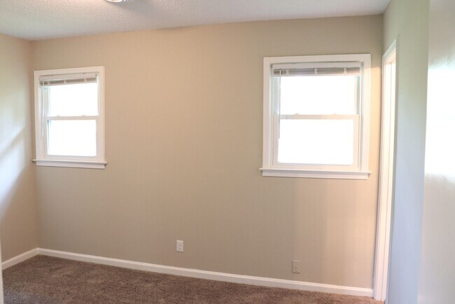 Building Photo - Handsome  3-bedroom ranch home!