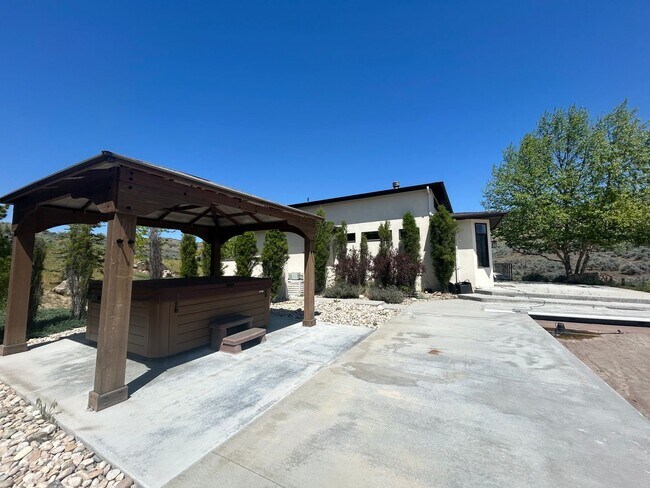 Building Photo - Luxury Living in StarView Estates - 4.98 A...