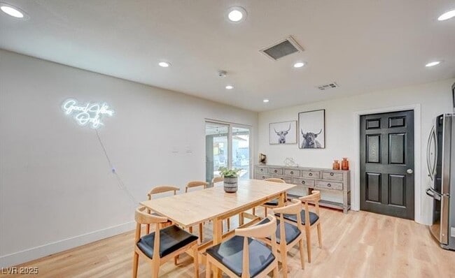 Building Photo - 1821 E Oakey Blvd