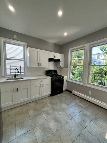 Building Photo - 167 Shephard Ave