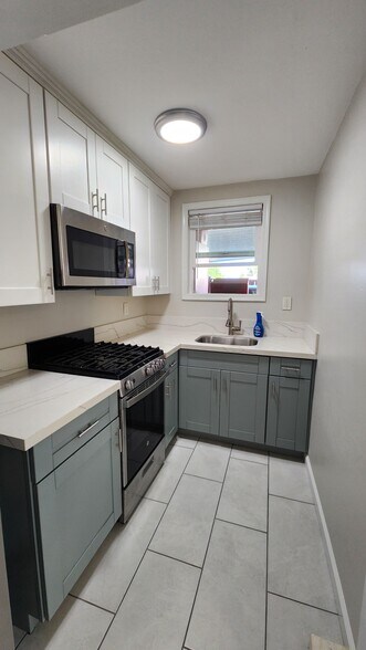 Building Photo - 3264 Landis St