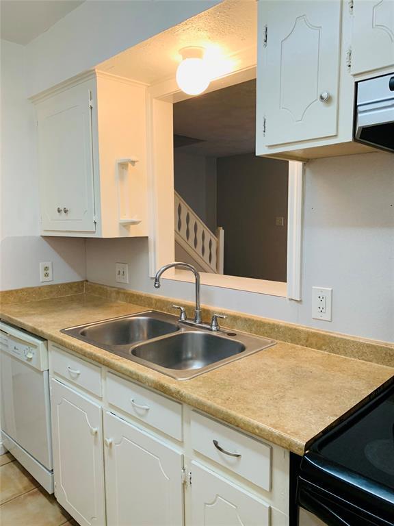 Building Photo - 1611 Mapleton Dr