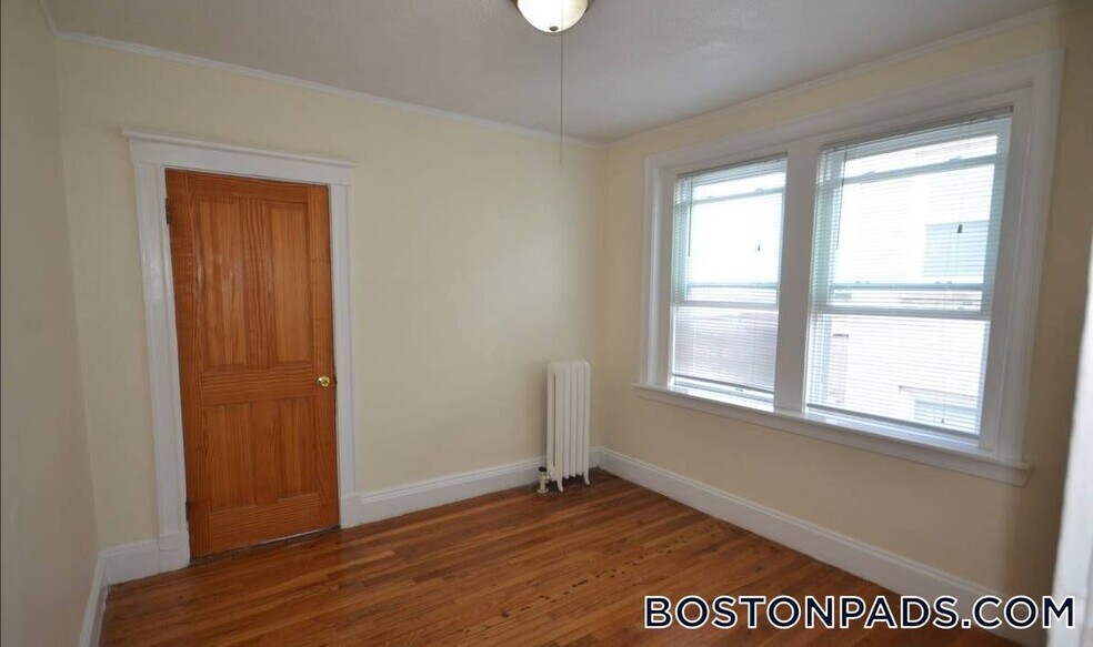 Building Photo - 244 Kelton St