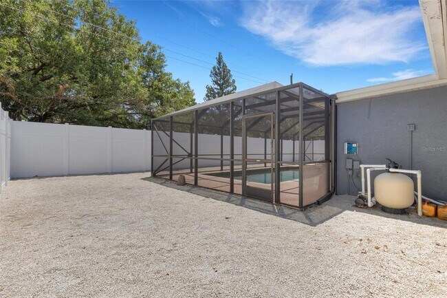 Building Photo - 4645 Hunter Ridge Dr