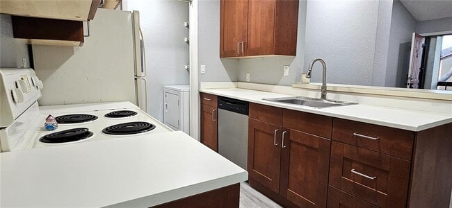 Building Photo - 10263 Gandy Blvd N